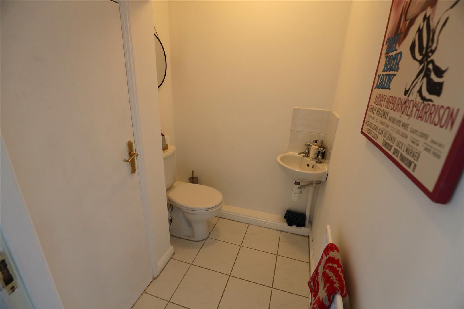 9 Clos Brenin, Brynsadler, CF72 9GA